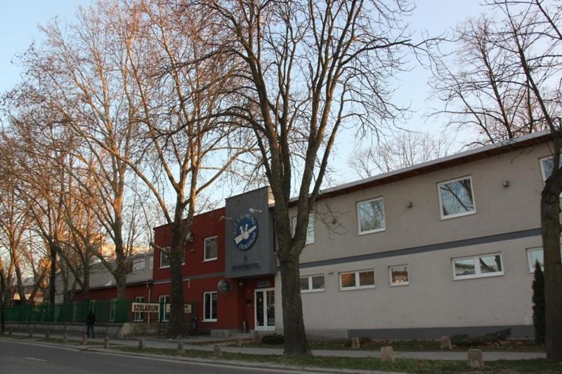 Teke Bowling Centrum Es Sport Panzio 세게드 객실 사진
