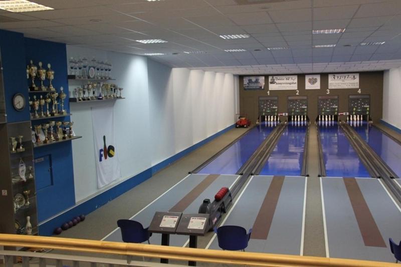 Teke Bowling Centrum Es Sport Panzio 세게드 외부 사진